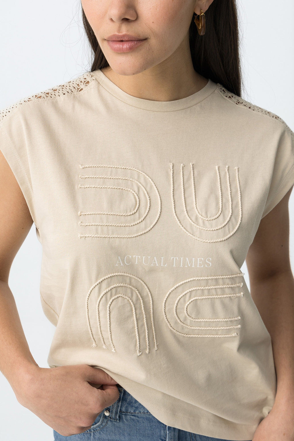 Camiseta Jellicent Beige