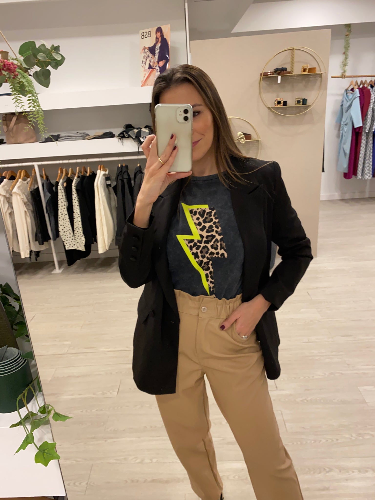 Pantalón ecopiel elástico beige
